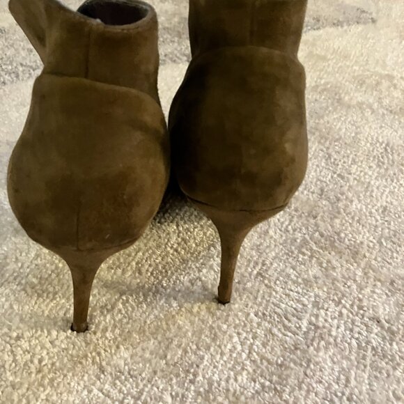 Express olive green suede open front booties. 4” heel - Picture 5 of 7
